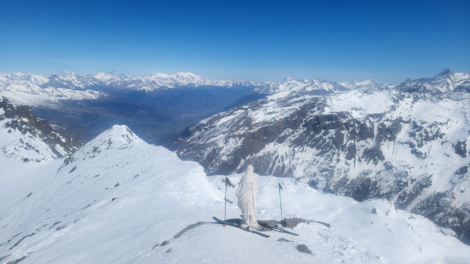 J2 Caméra sale donc photo floue. Tête du Ruitor.Vue sur Cervin, Aoste, Mont Rose, Mont Avic...