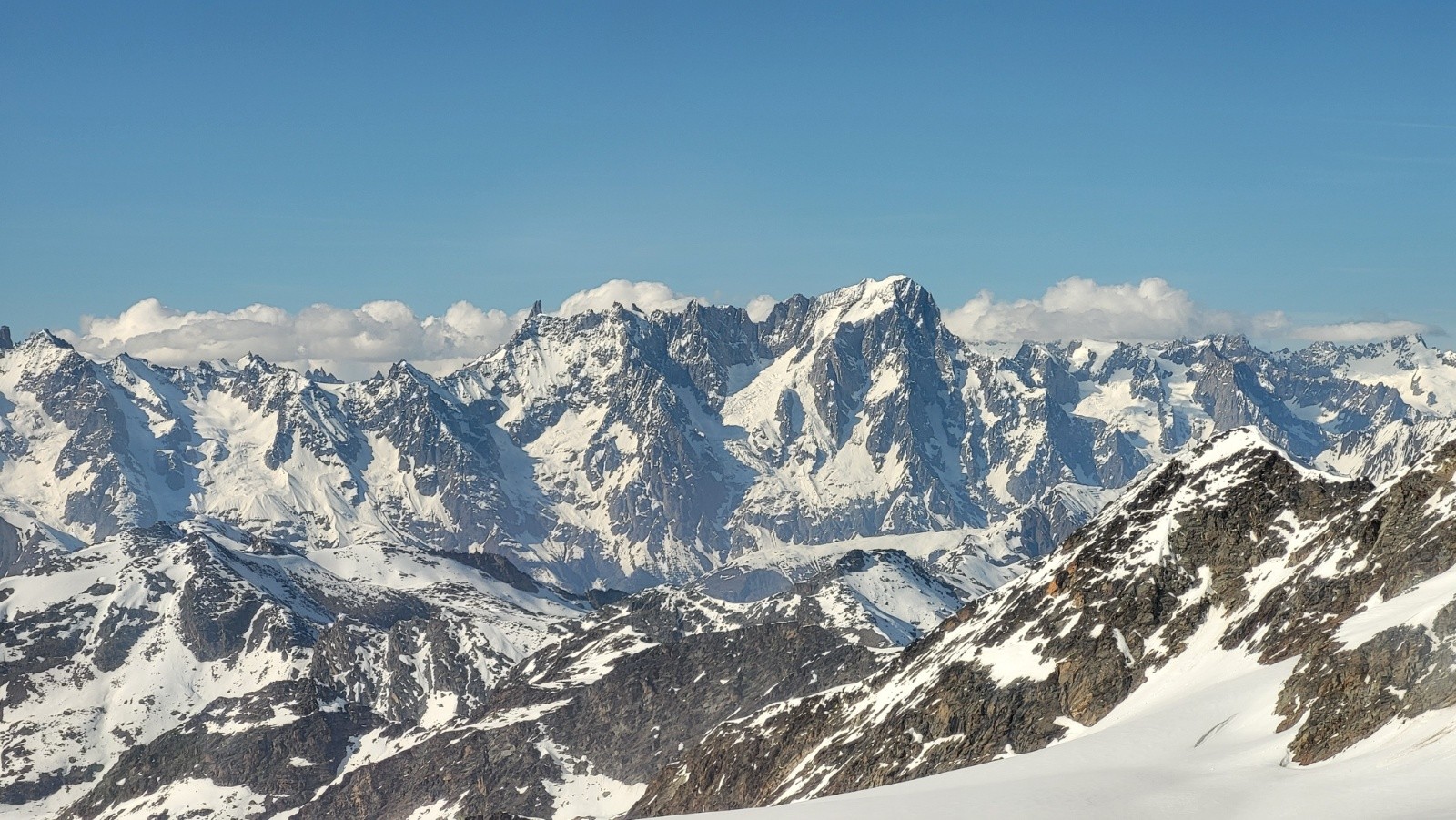 J2 Zoom sur les Grandes Jorasses.