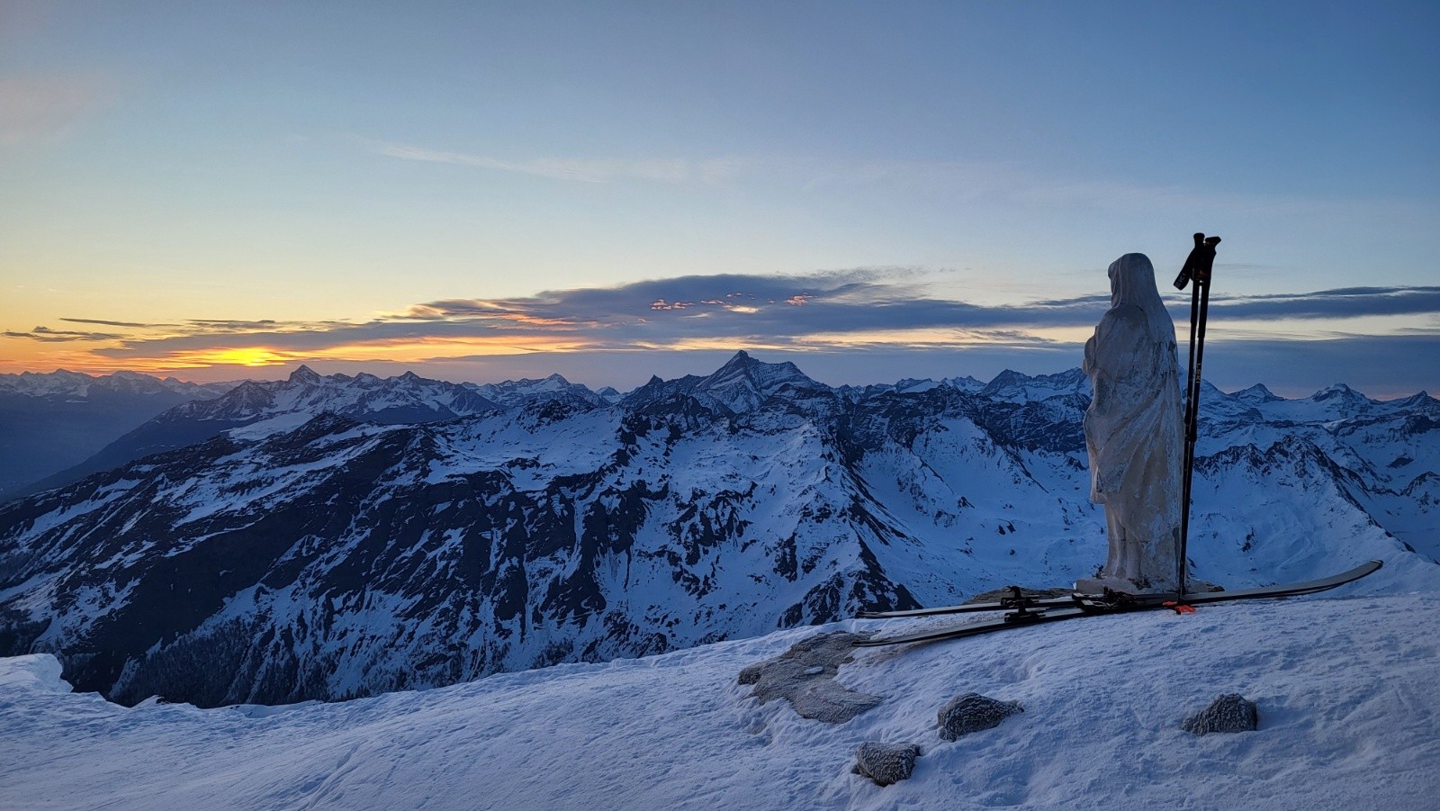 J3 Mont Avic, Grivolla et grand Paradis (derrière la Madone)