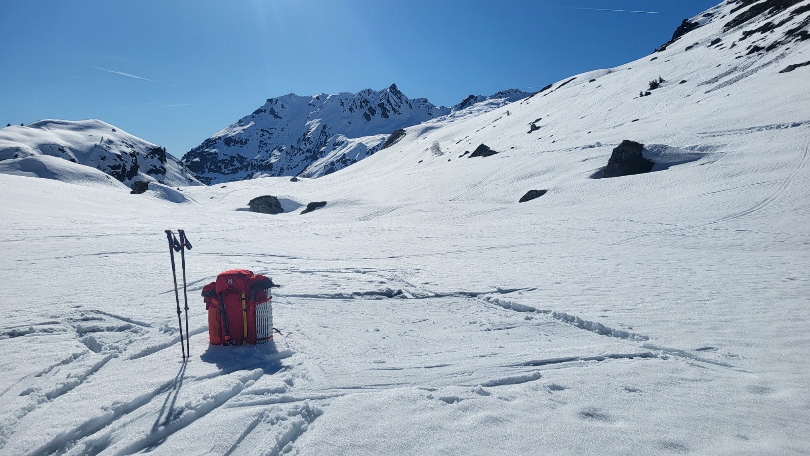 &nbsp;J1 Installation à l'emplacement privilégié des chasseurs alpins. Premièrement, il faut niveler. La neige est humide.