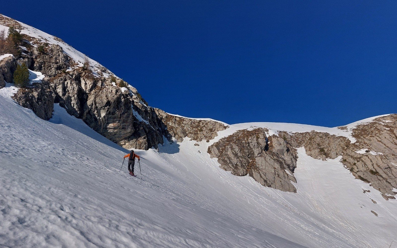 &nbsp;Remontée vers l'Écharpe NE du Clot du Rocher