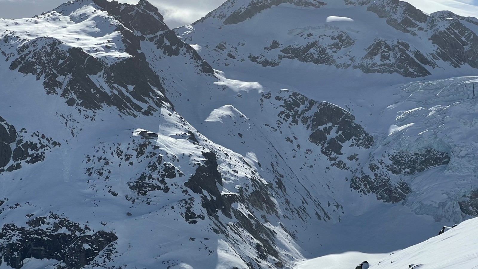 vue sur la montée vers Moiry et le col du Pigne