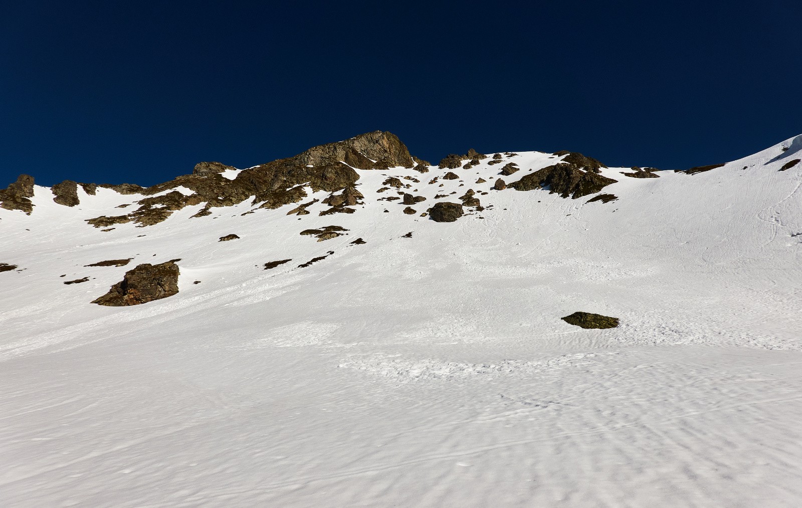 Direction la brèche au centre...
