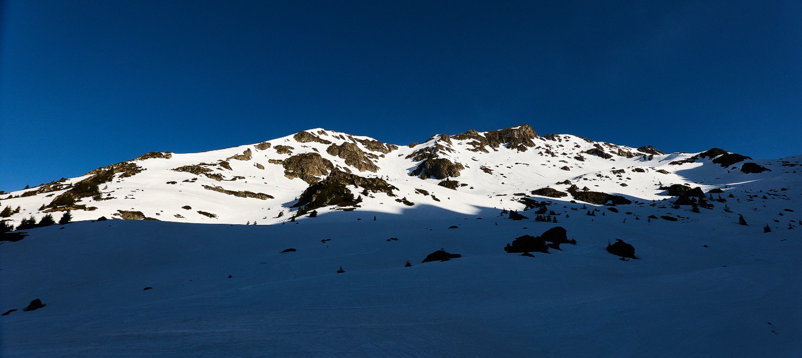 Panorama sur le versant SE Lièvres - Bédina...