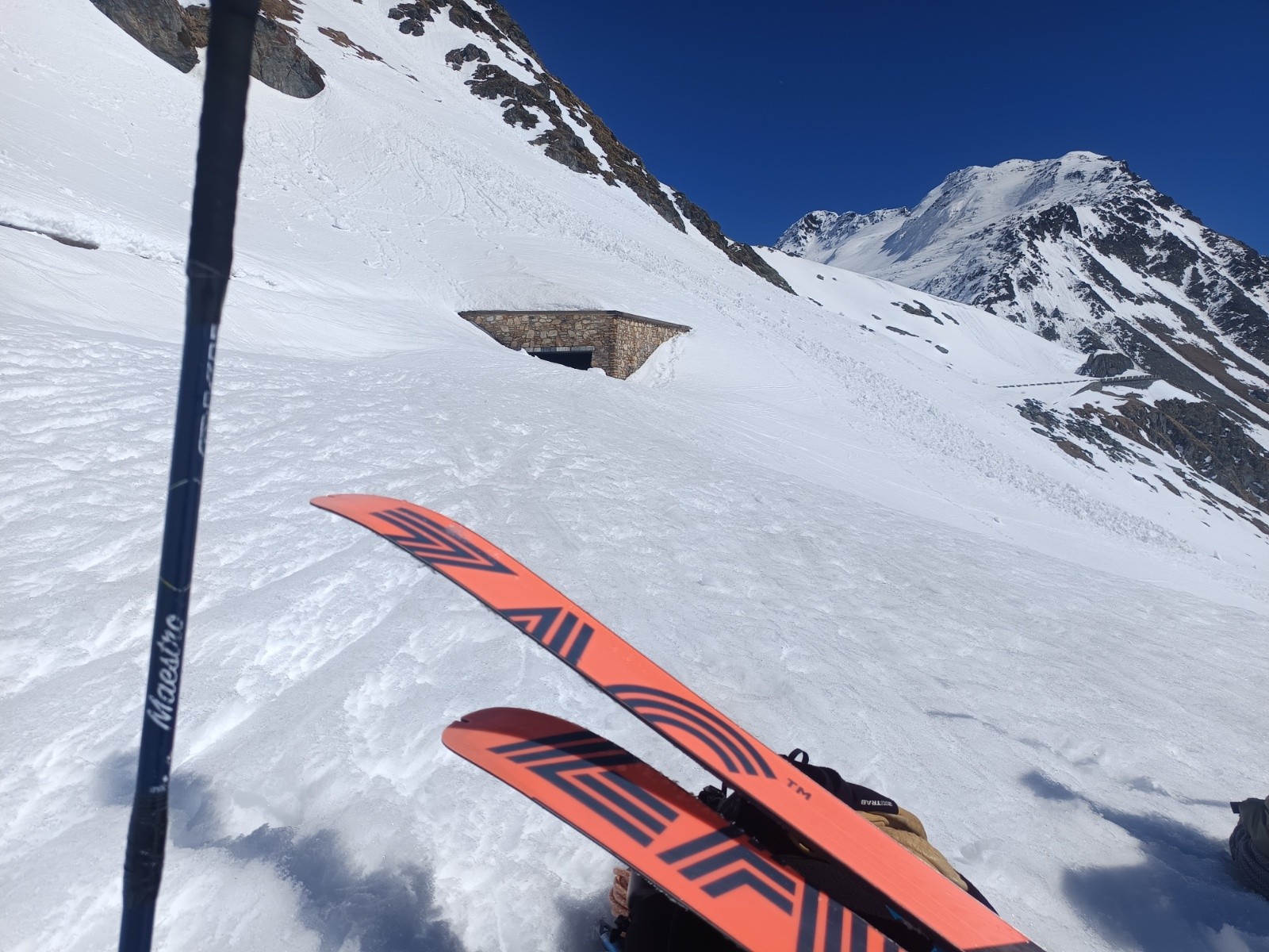 &nbsp;7 Passage du paravalanche avant l'Hospice