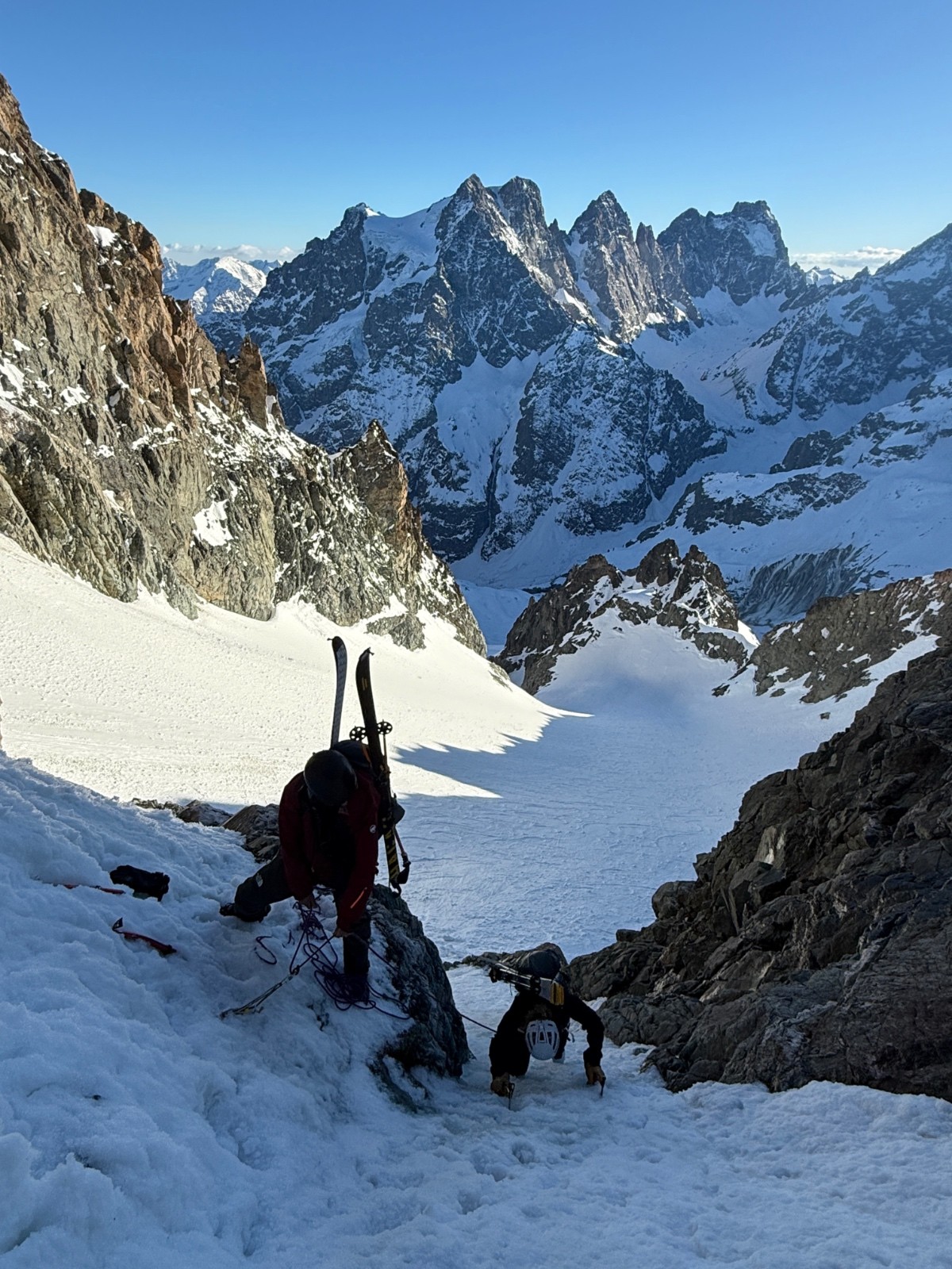 &nbsp;Rappel sur 2 broches de glace dans le petit verrou&nbsp;