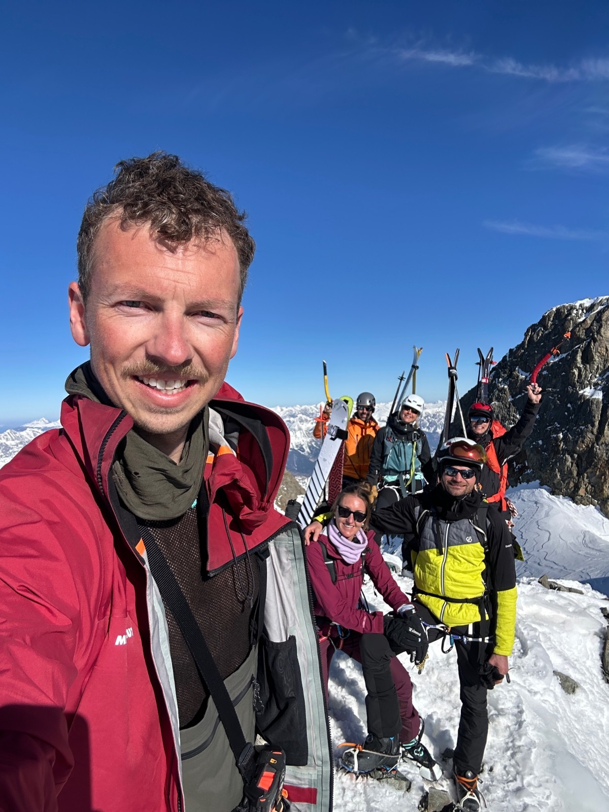 &nbsp;Toute l’équipe réunie au sommet