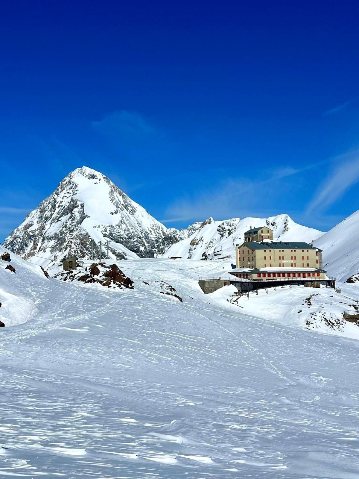 J7: (Ancien) Rifugio Casati devant le Gran Zebrù