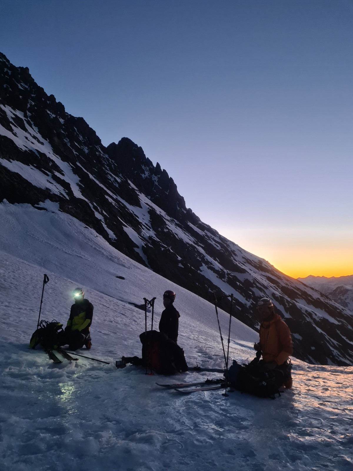 &nbsp;Lever de soleil avec le Mont Viso en arrière plan