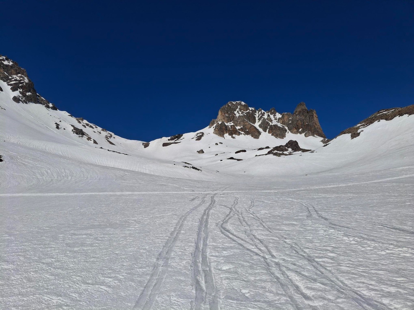 #29 J2 Vallon du Peyron (col à gauche et le cheval Blanc à gauche) J2 Vallon du Peyron (col à gauche et le cheval Blanc à gauche)
