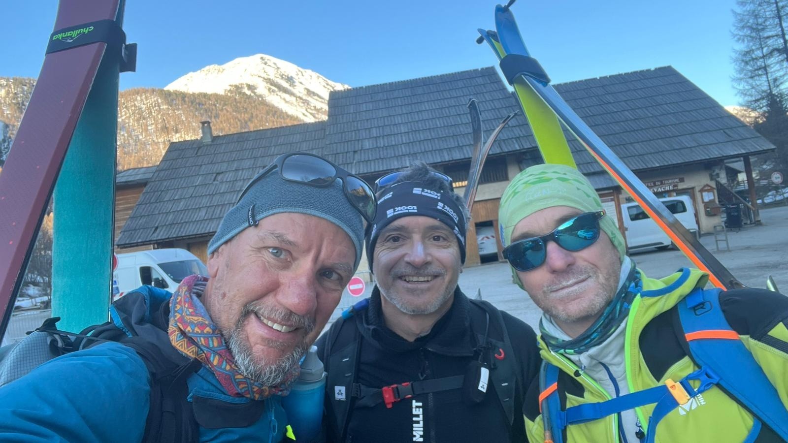 #2 J1 équipe au départ de Névache J1 équipe au départ de Névache