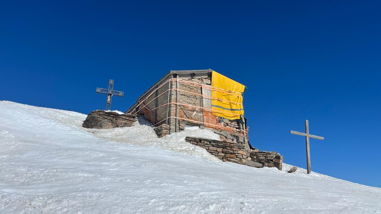 #23 J2 La chapelle protégée J2 La chapelle protégée
