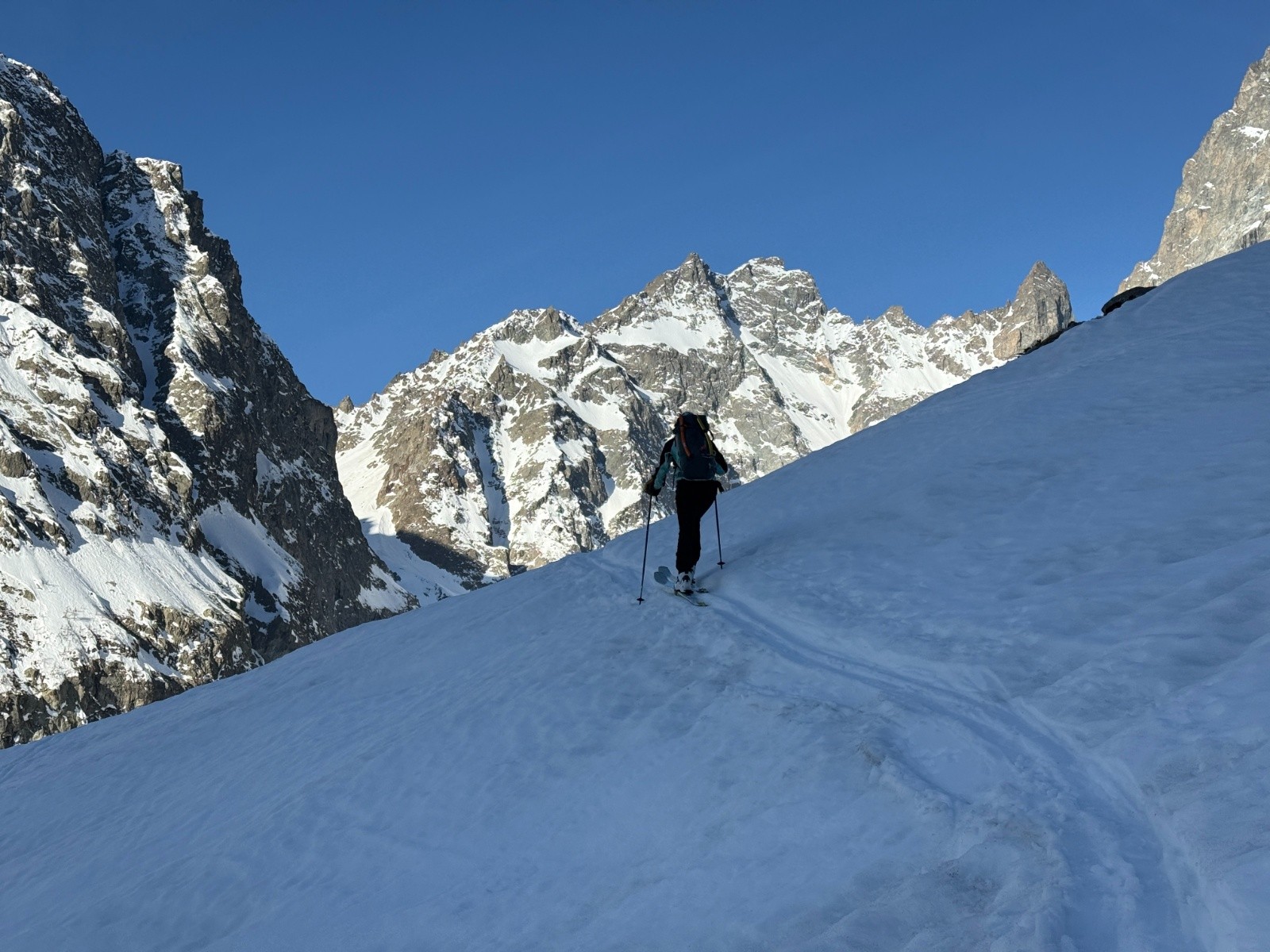 #5 Montée au refuge du glacier blanc avec les couteaux Montée au refuge du glacier blanc avec les couteaux
