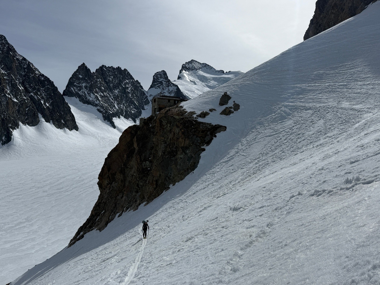 #14 Dernière pente pour arriver au refuge des ecrins Dernière pente pour arriver au refuge des ecrins