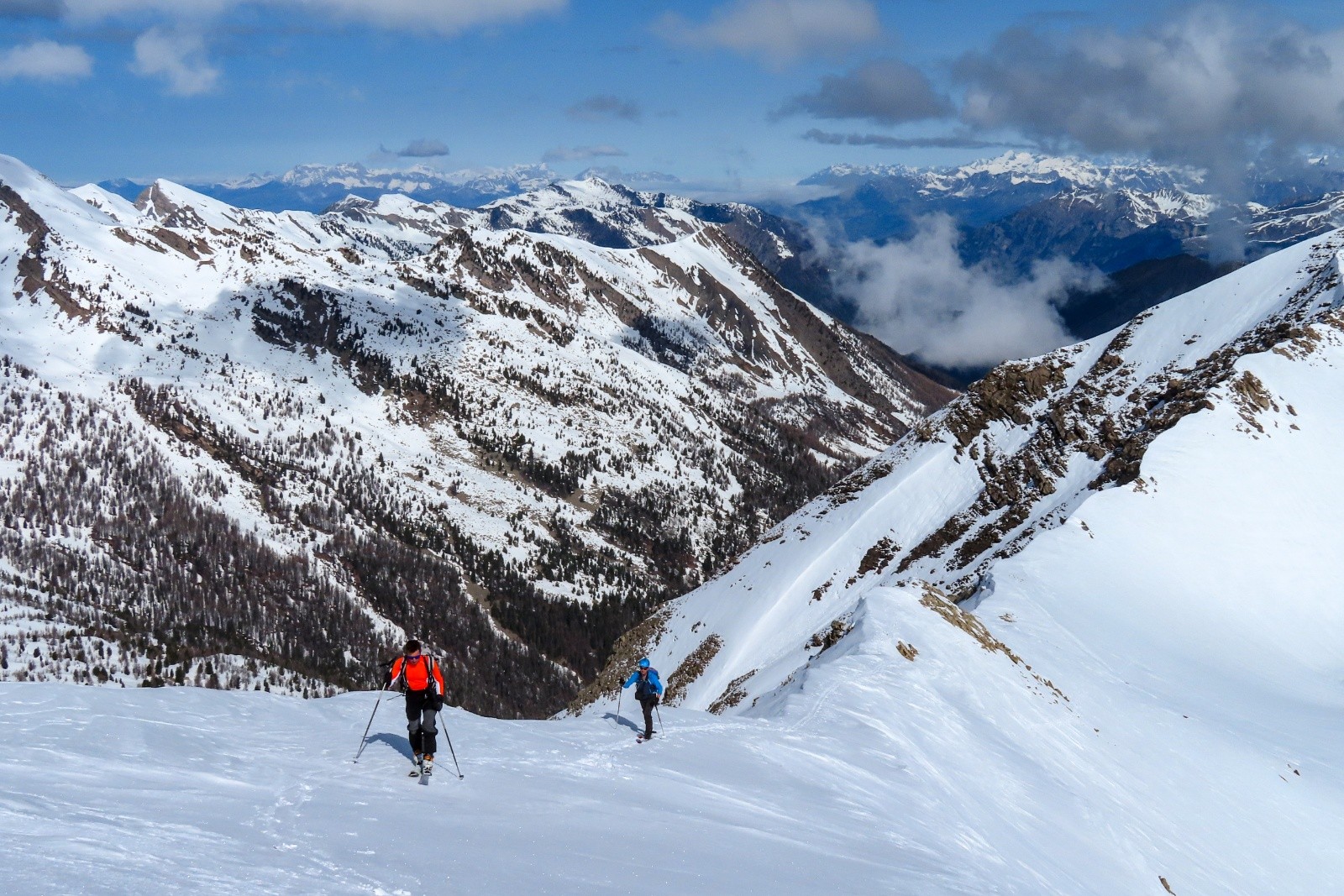 #13 Crête finale avec le Dévoluy au loin Crête finale avec le Dévoluy au loin