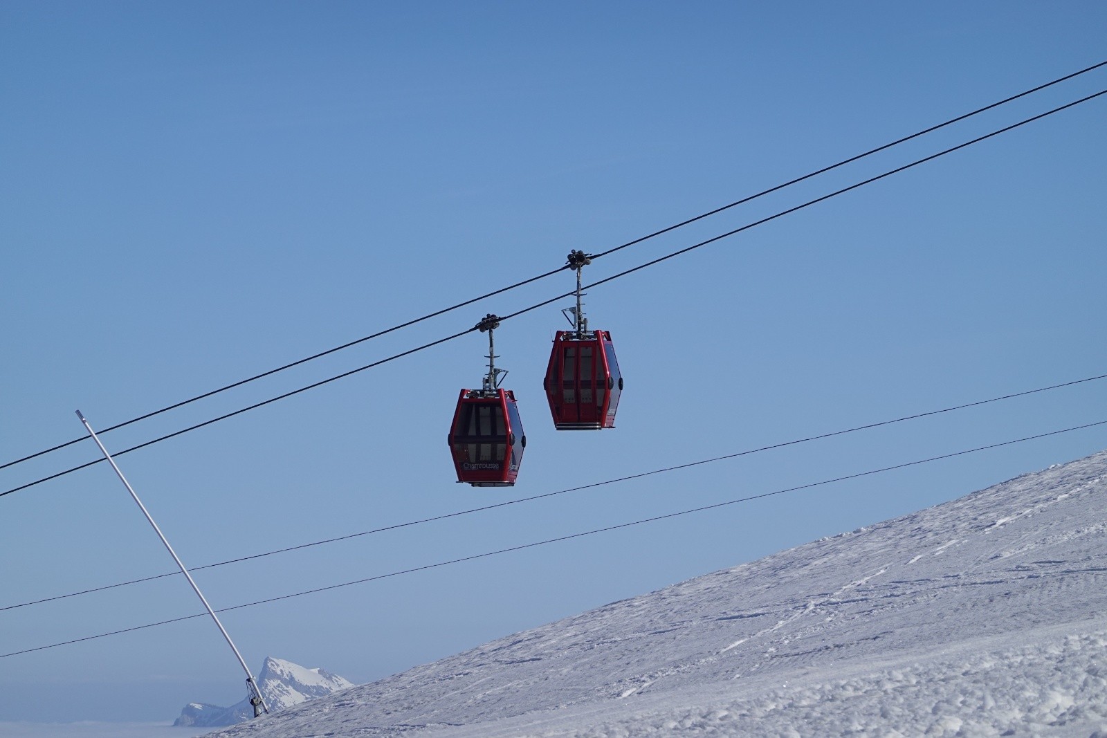 #8 Les télécabines papotent au soleil Les télécabines papotent au soleil