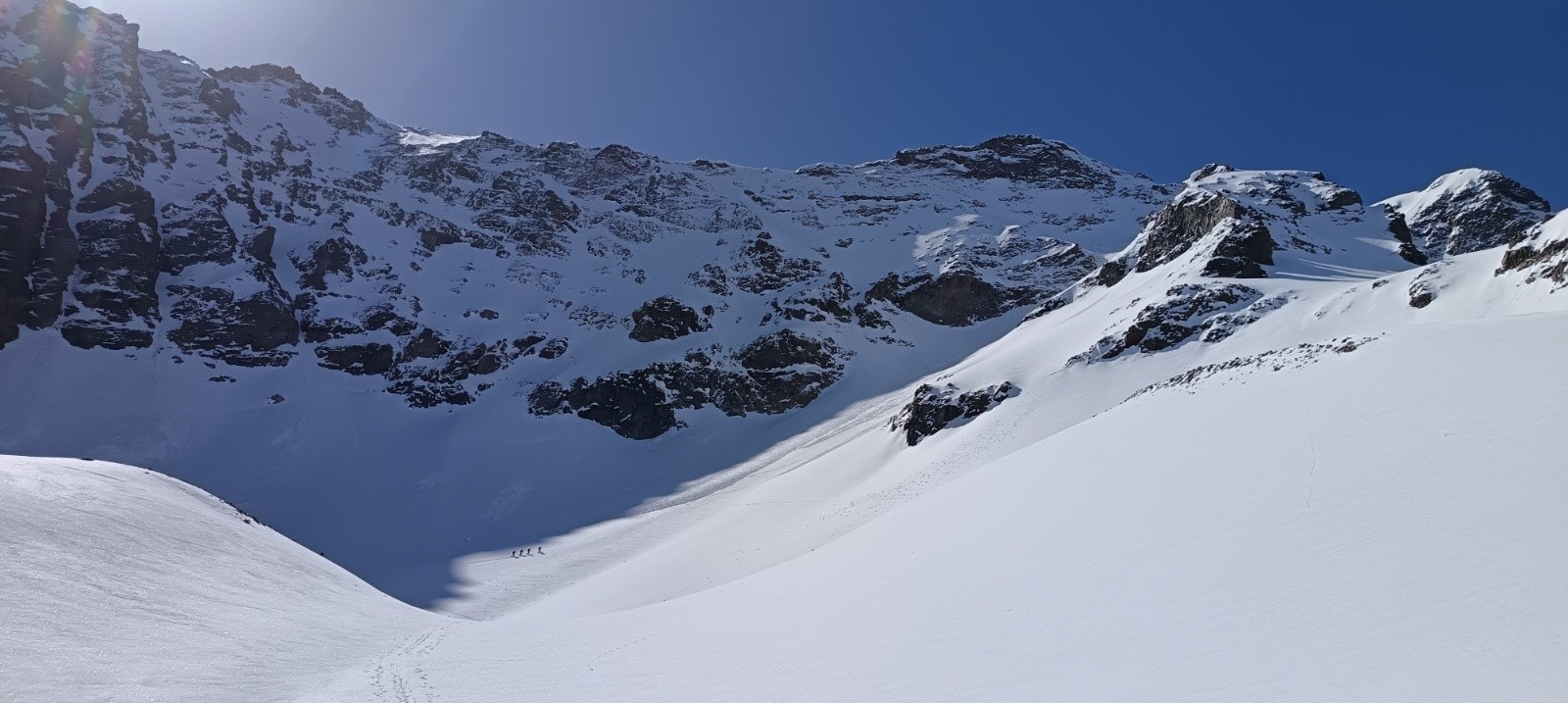 4 personnes devant&nbsp;