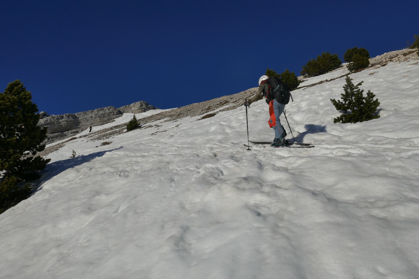 Sous la crête sommital 