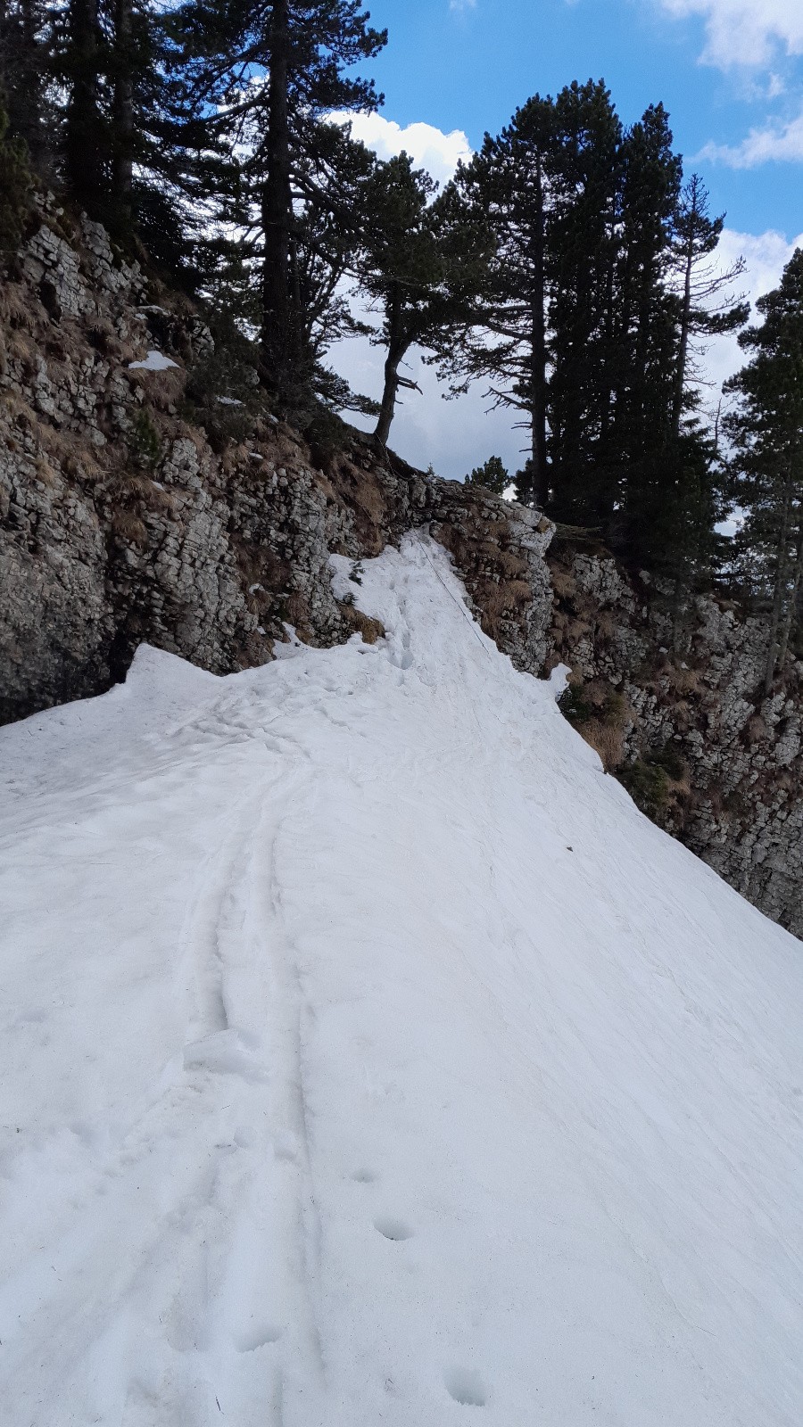 #4 La corde permet de passer à skis sans détruire les semelles La corde permet de passer à skis sans détruire les semelles