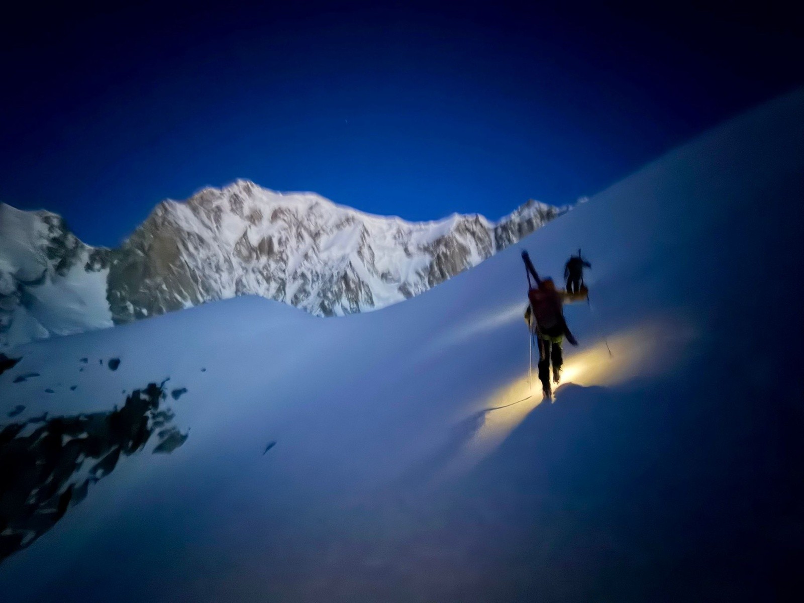&nbsp;En approche du plateau de la Brenva, la belle se découvre