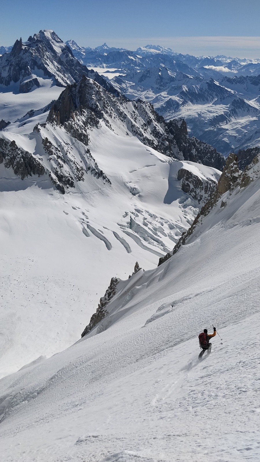 vue plongeante sur tour Ronde et Grandes Jorasses&nbsp;