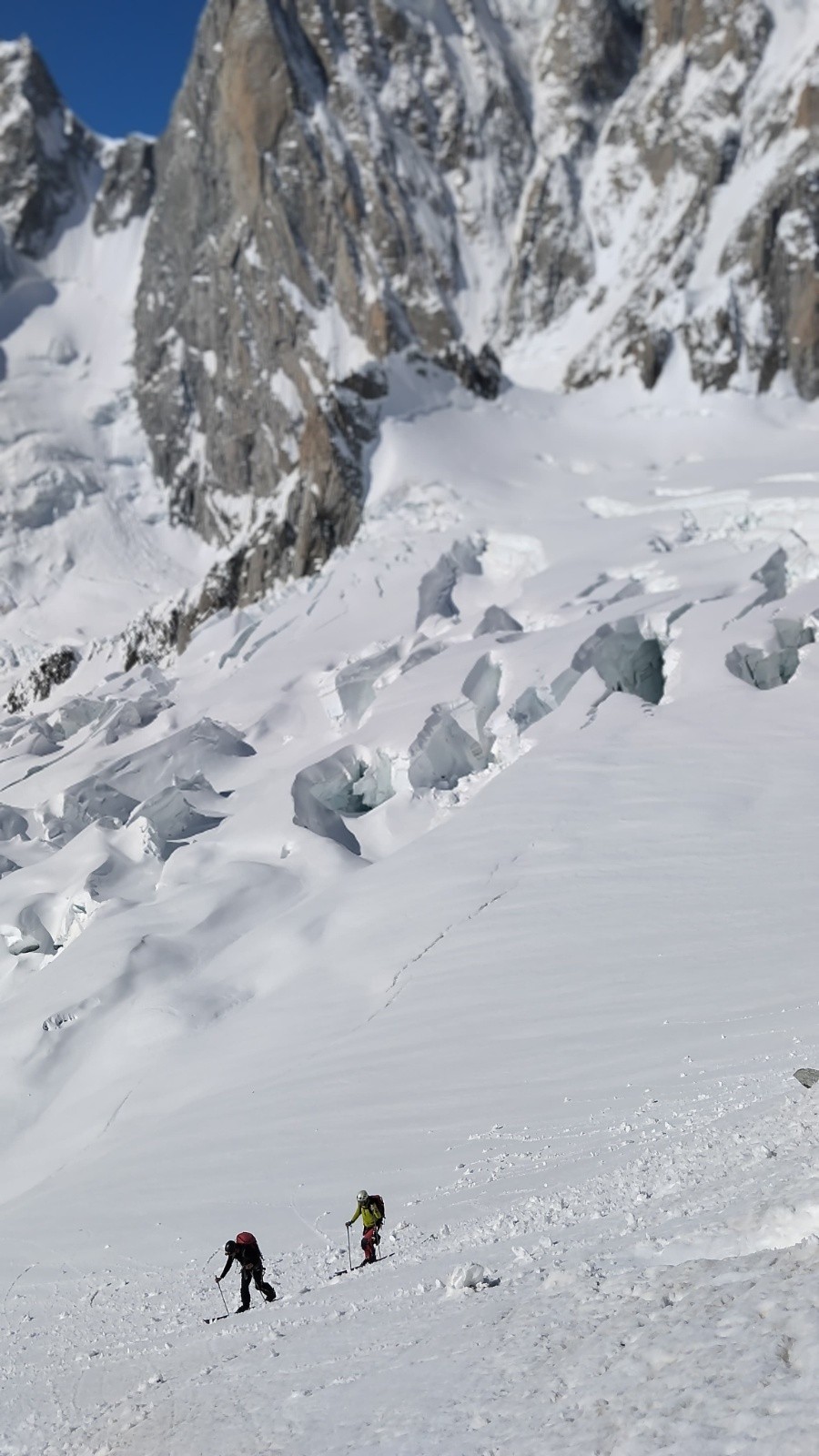 &nbsp;au fond, le col Moore