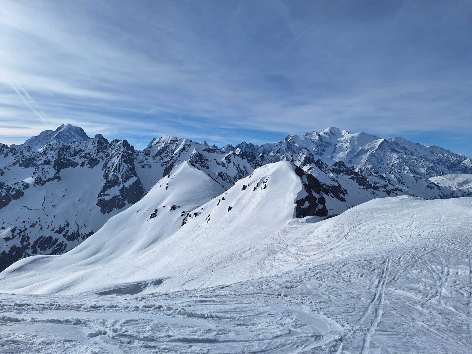 Le massif du Mont-blanc se dévoile