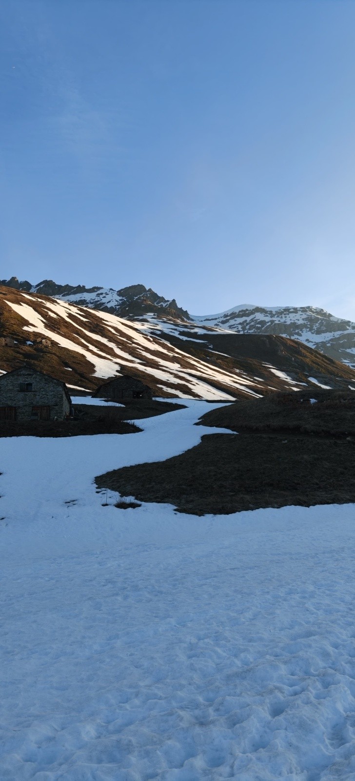 Les pentes au dessus du refuge