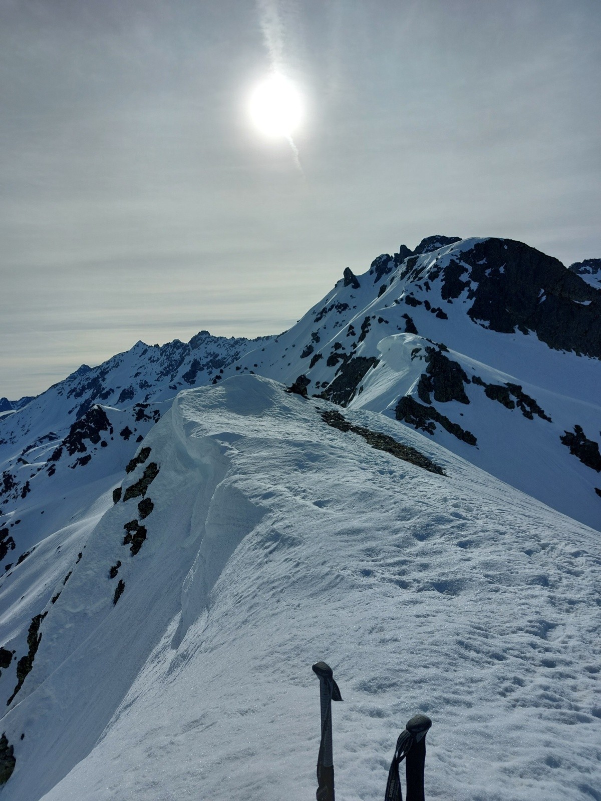 Arête vers la dent du Pra depuis la cime de la Jasse (traces de crampons)
