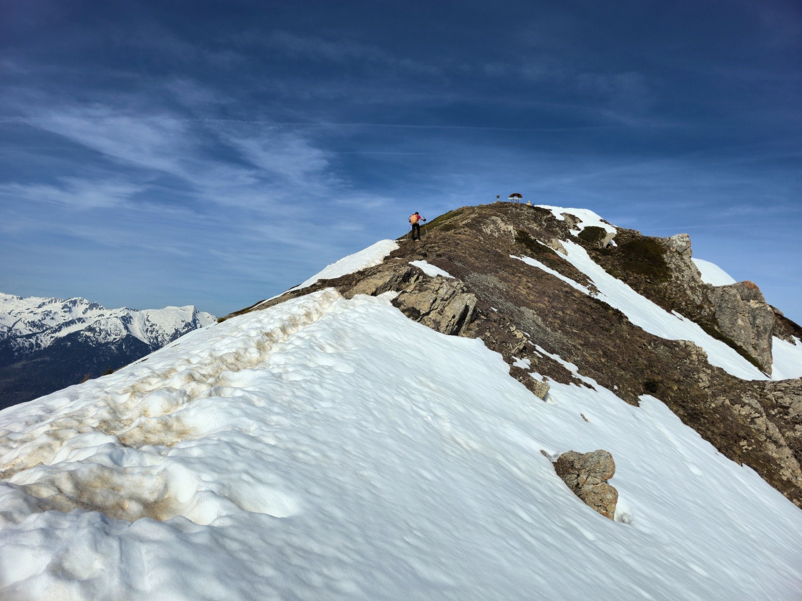 Quelques mètres à pied pour rejoindre le sommet&nbsp;