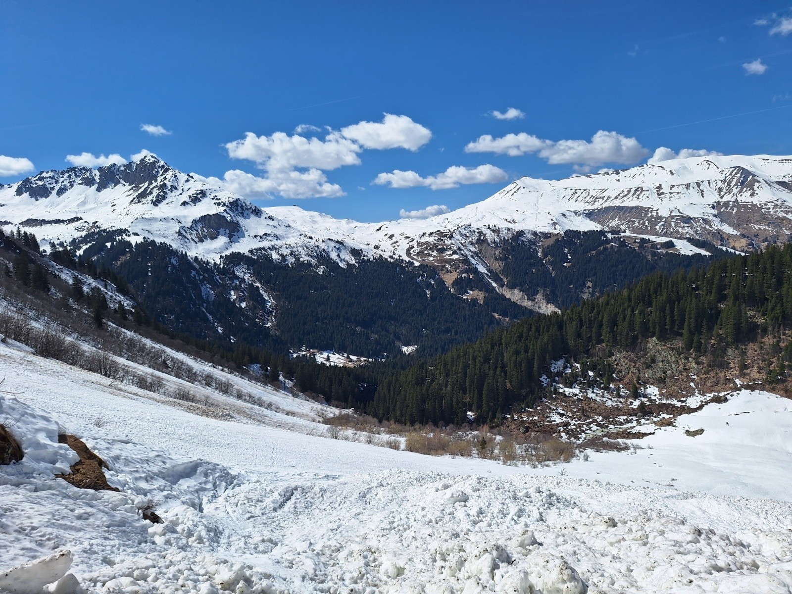 Bas du Nant Blanc avant la traversée des Vernes avec les Contas en face