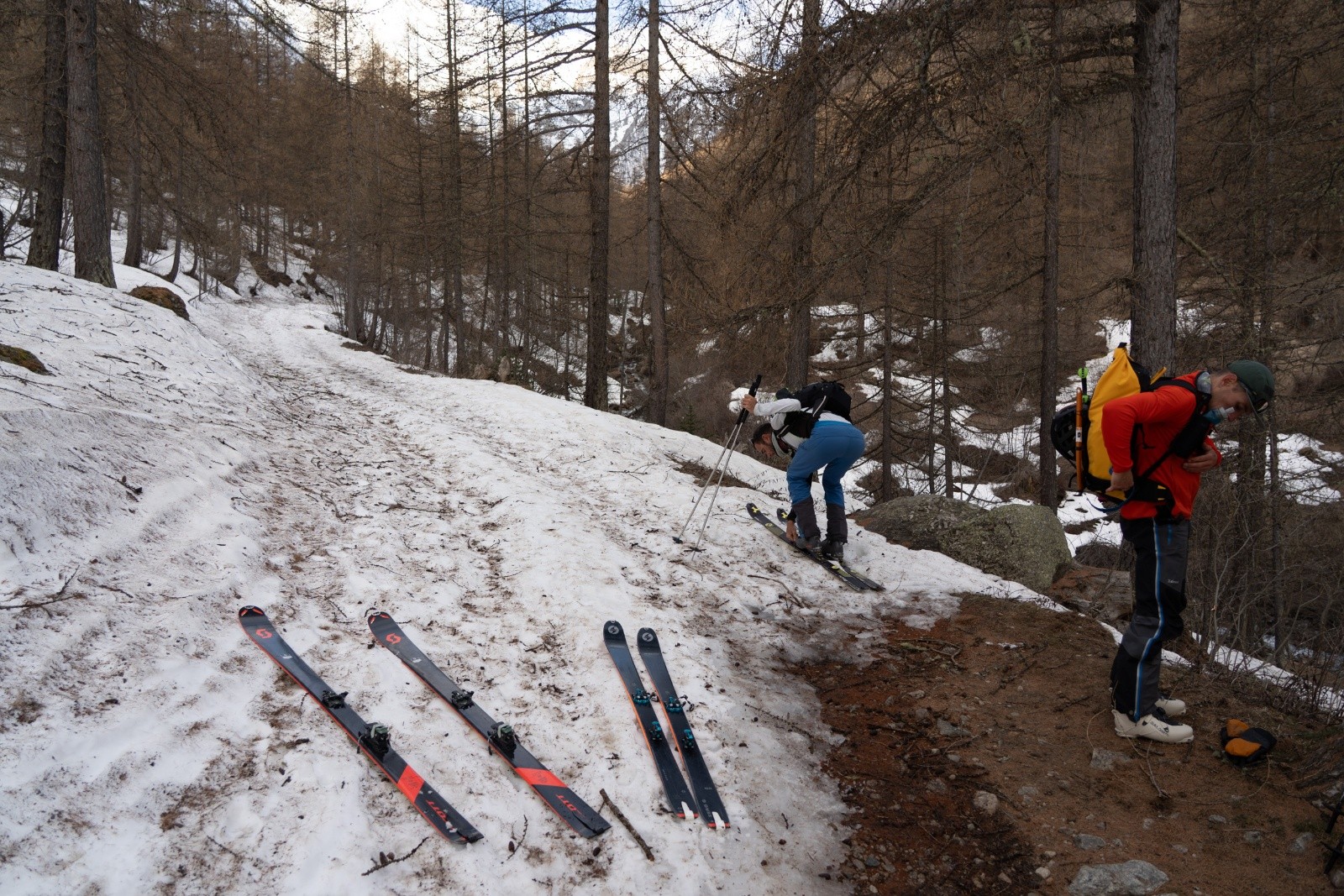 &nbsp;On planque les chaussures discrètement