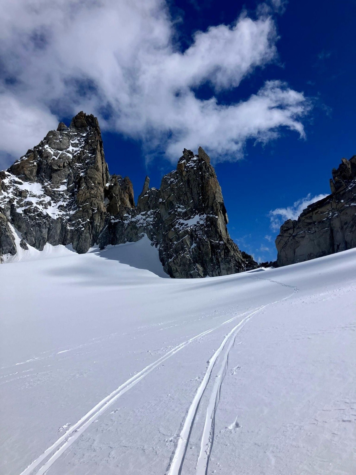&nbsp;J2 : Neige fraîche après la fenêtre de Saleinaz