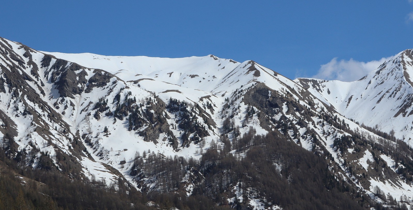 Le Ravin du Pré du Mélèze&nbsp;(au centre), depuis le parking&nbsp;
