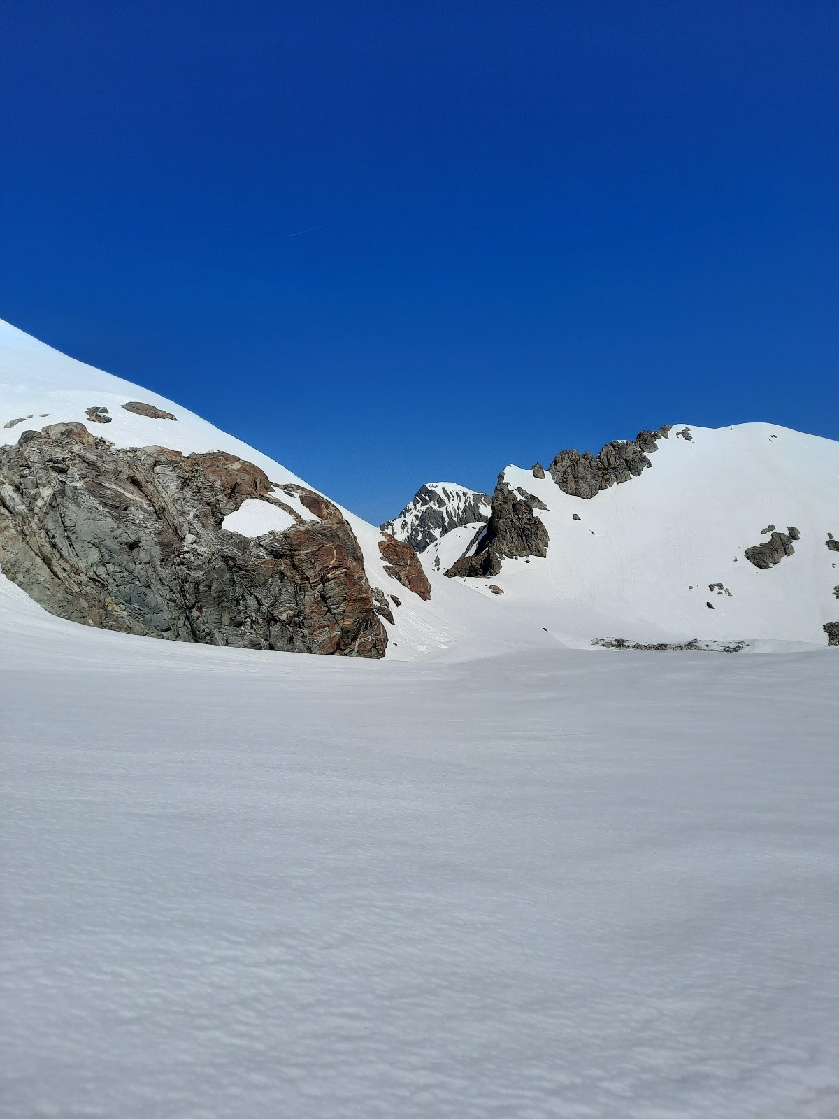 Bec d'Arguille à travers la brèche de la Marmottane