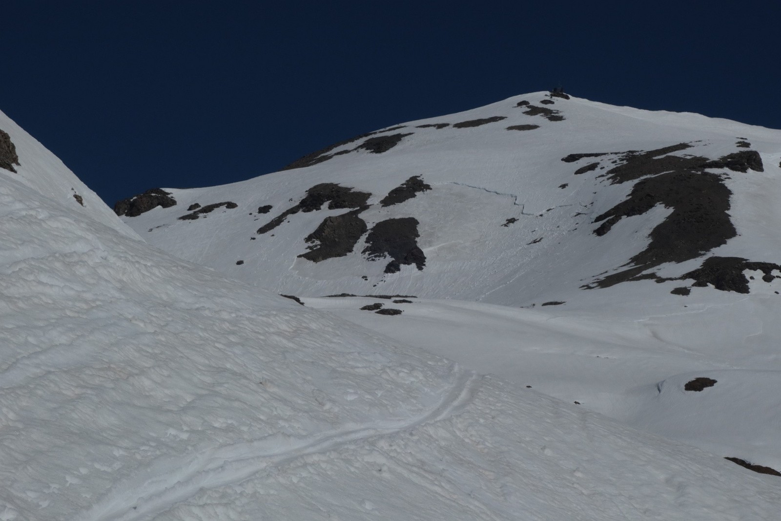 la plaque sous les antennes&nbsp;
