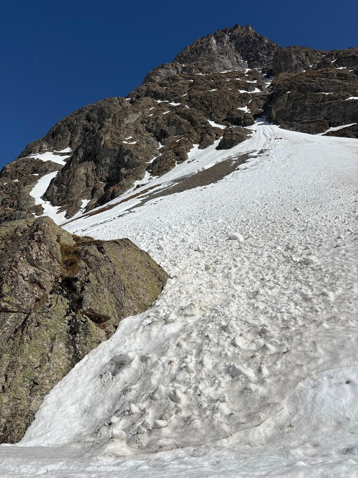 Avalanche au-dessus de Valfourche