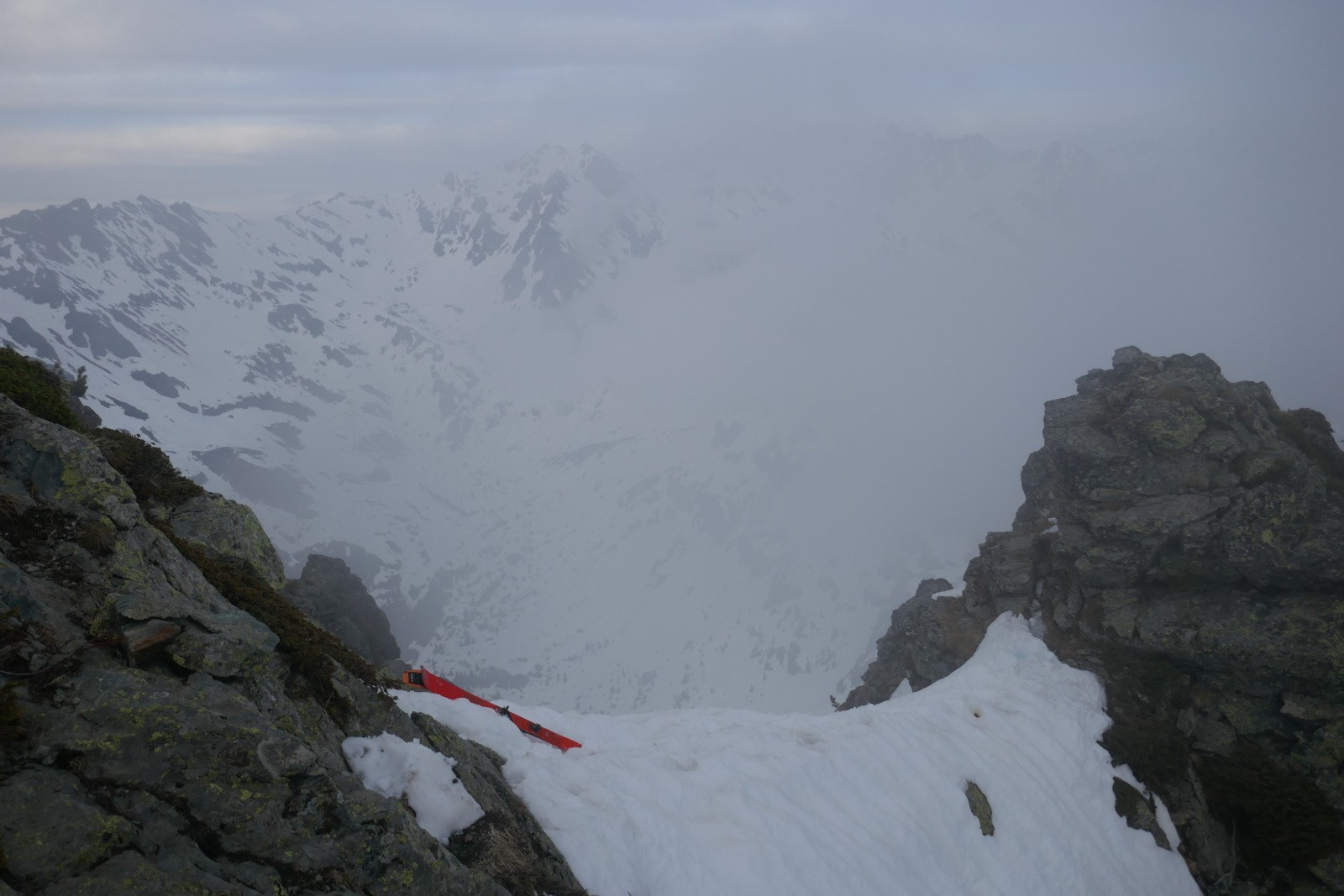 La petite brèche d'où part le couloir 