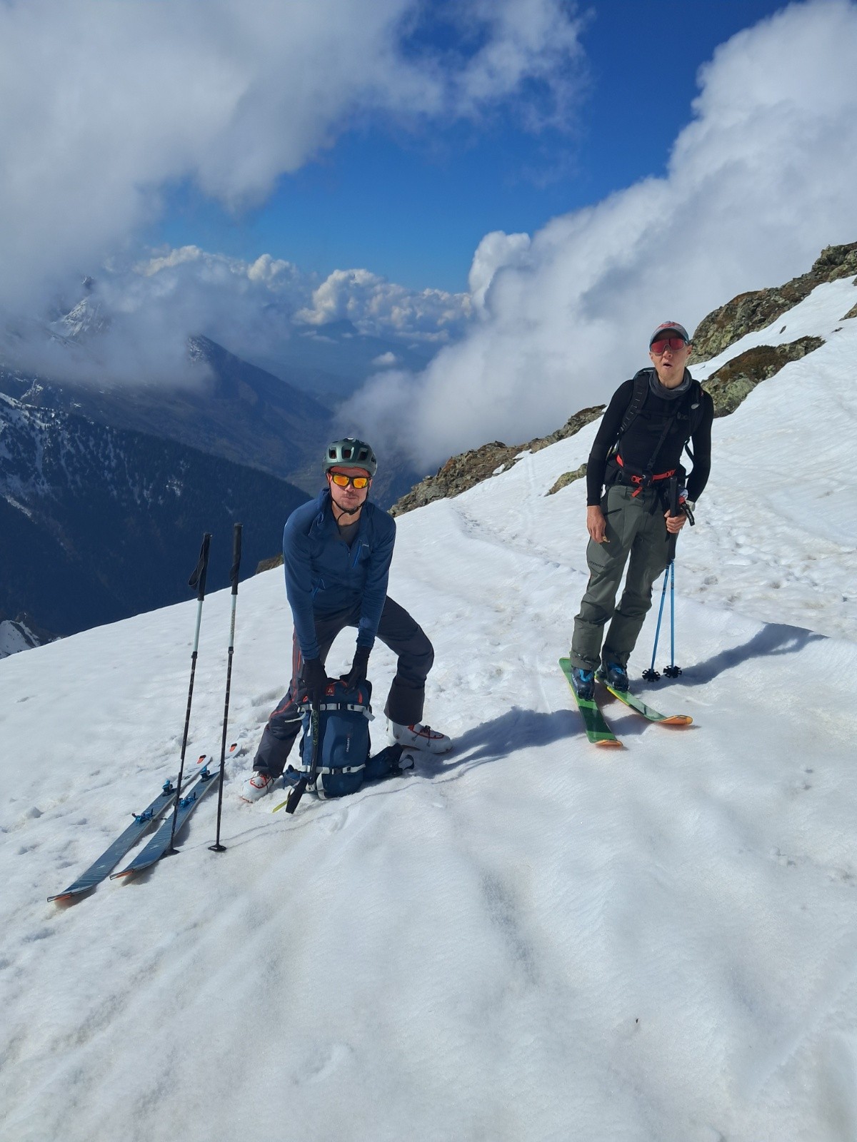 Après le bref raide Pas De là Mine il fait plus doux en combe SE