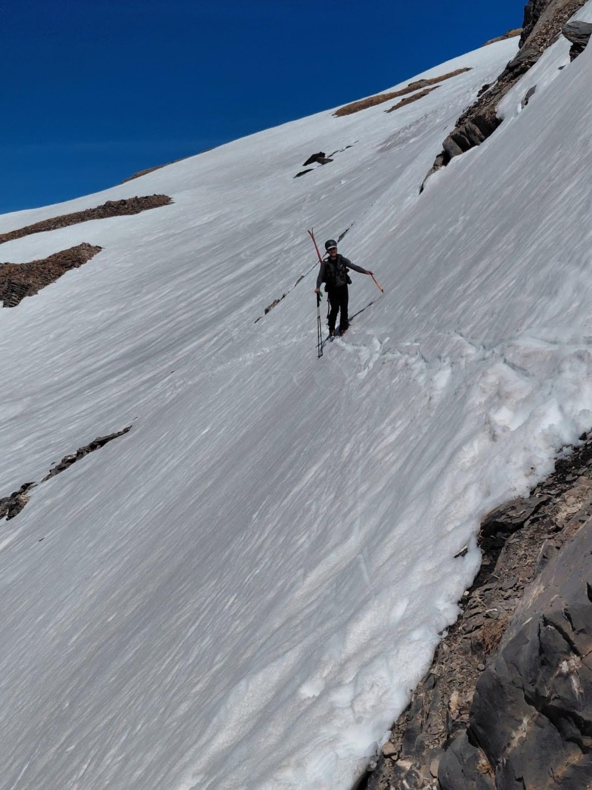 &nbsp;traversée sur la face ouest en dessous du Petit Renaud. Opté pour les crampons