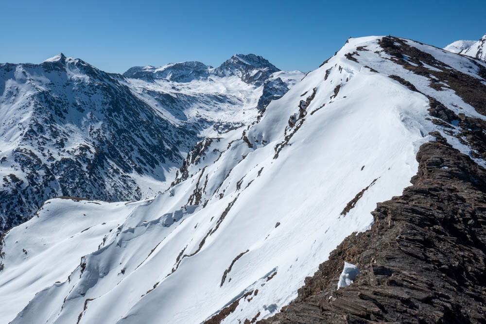 entre les pointes 2953 et 2965