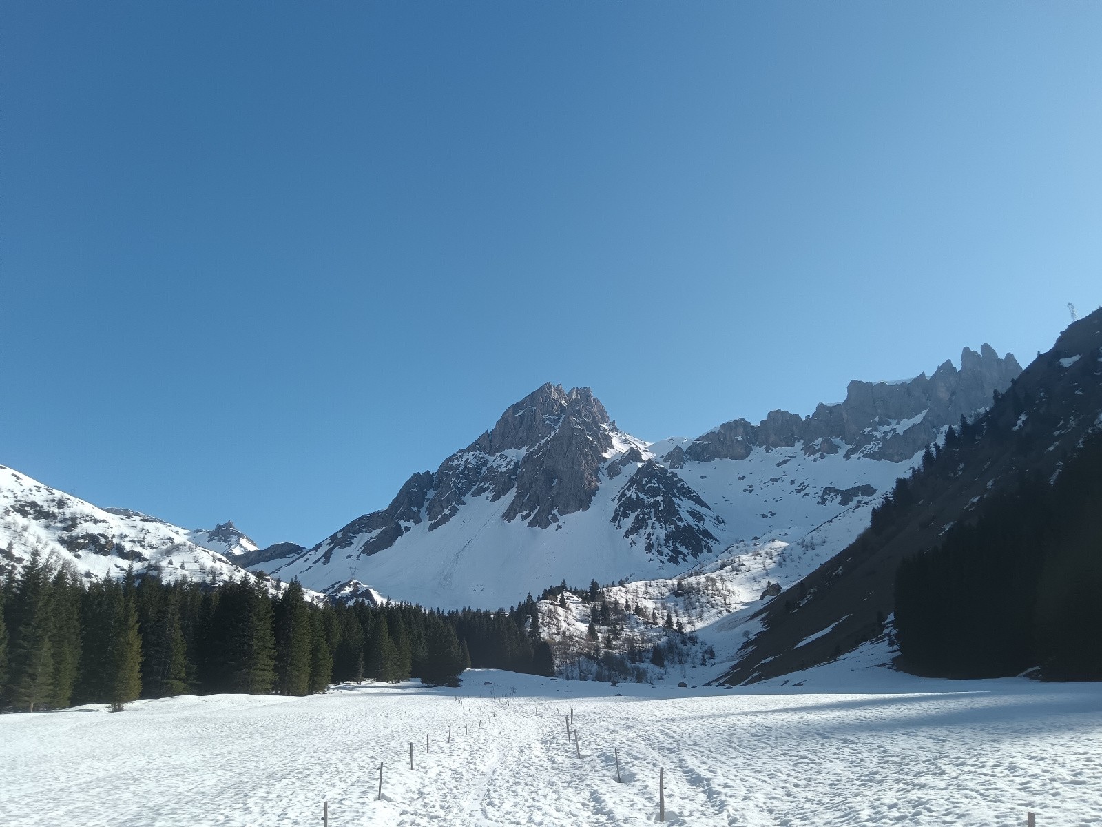 Aiguilles de la Pennaz et chemin de la Balme