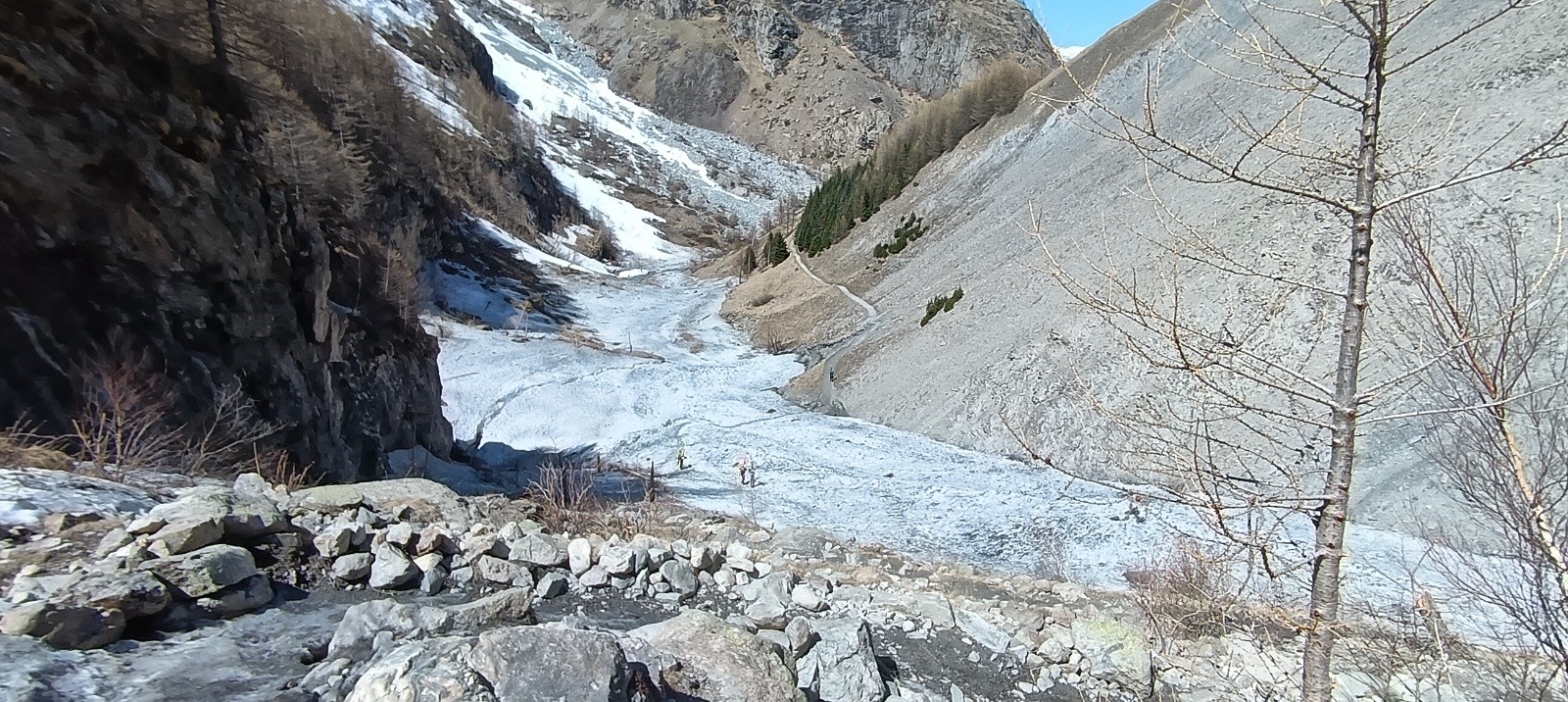 Avalanches de cet hiver se rejoignant sous le pas d'Anna Falque