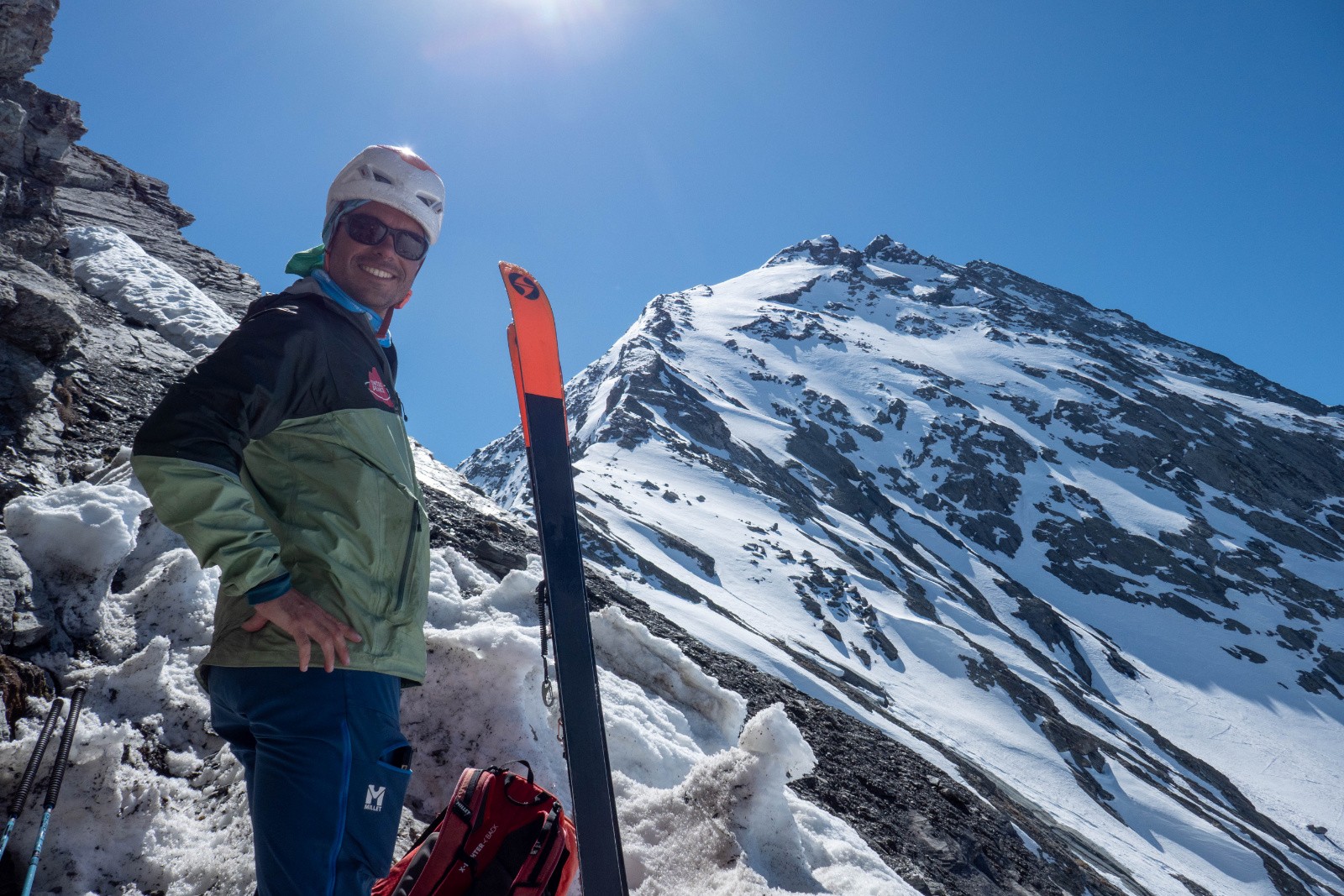 He les filles, il est pas beau le Mec ?
