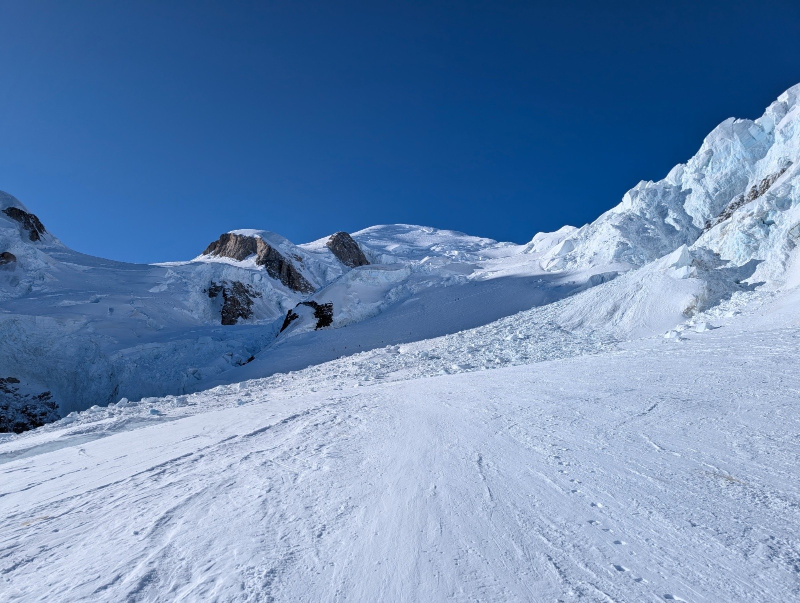Le petit plateau et ses impressionnants débris de séracs