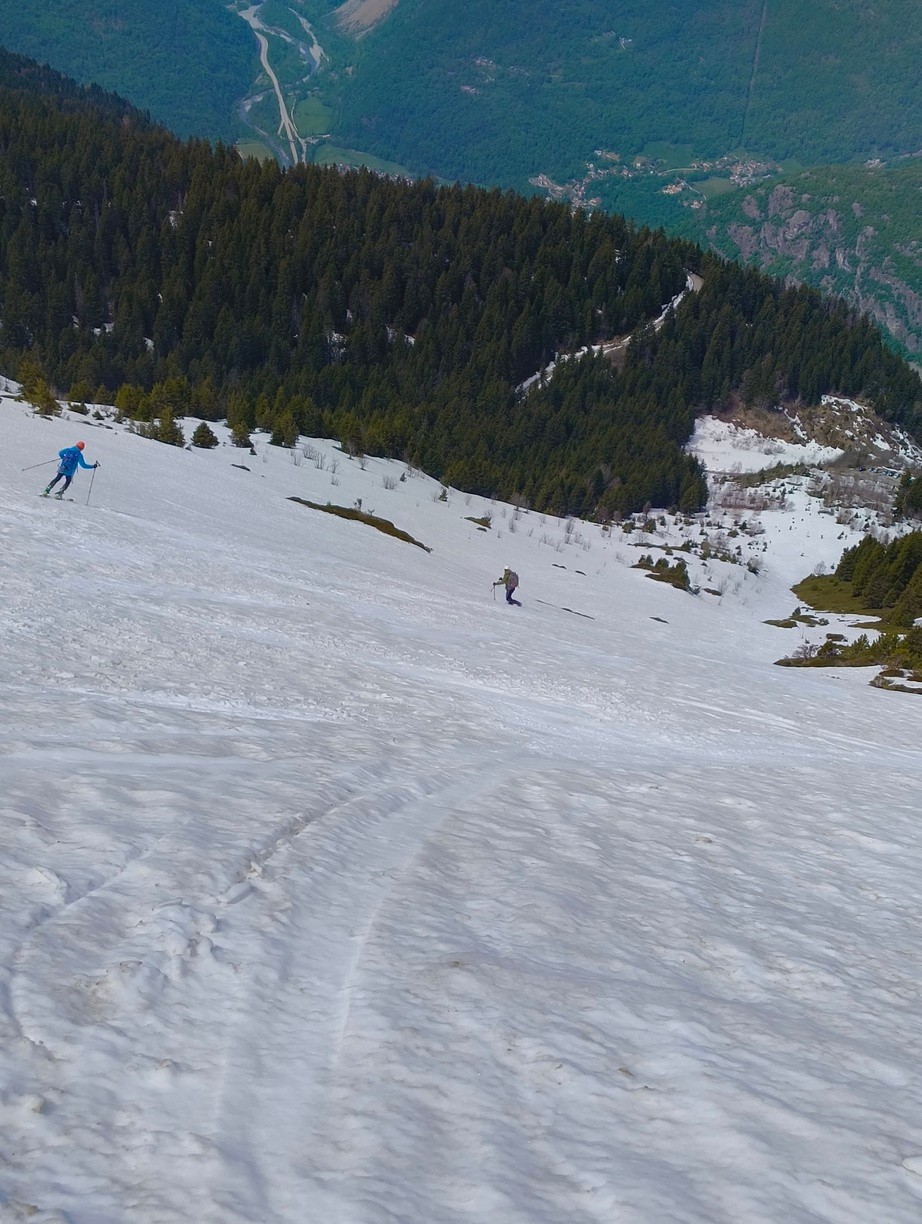 Dernière pente parfaite jusqu'à la voiture