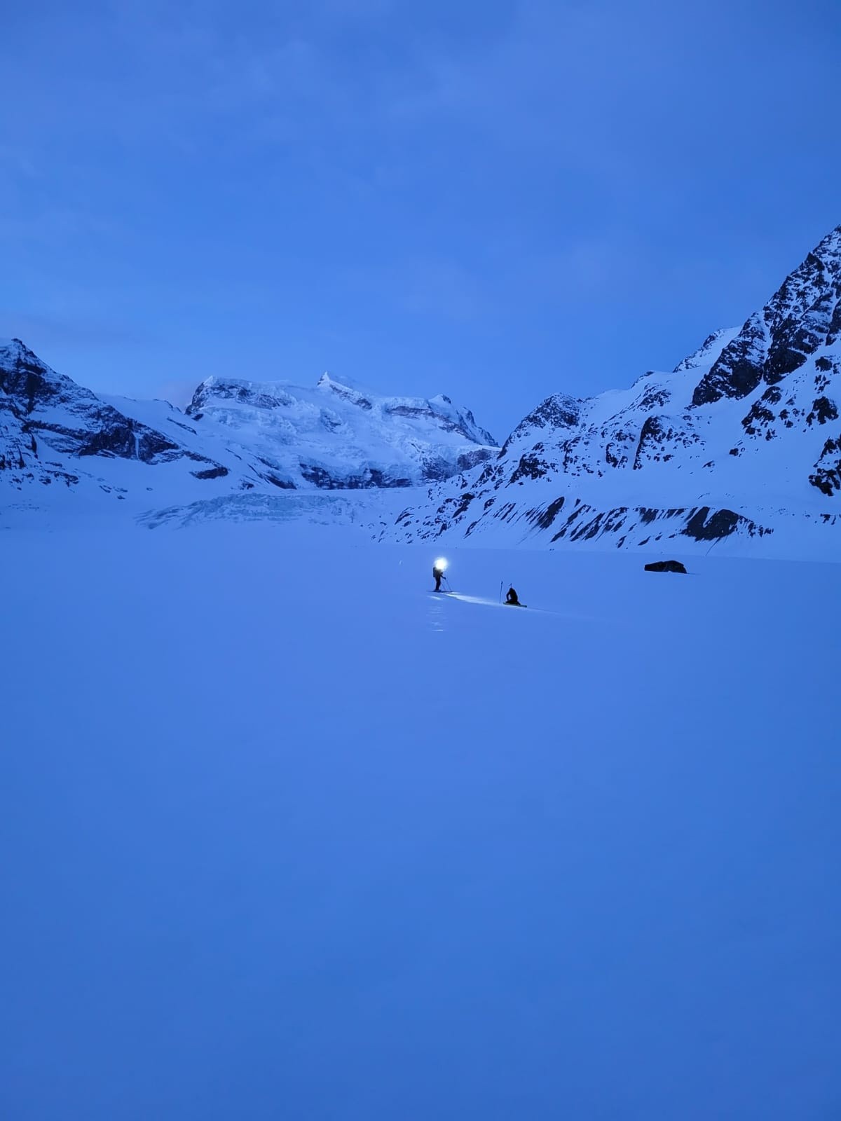 &nbsp;On prend pied sur le glacier après une petite descente depuis la cabane de Panossière