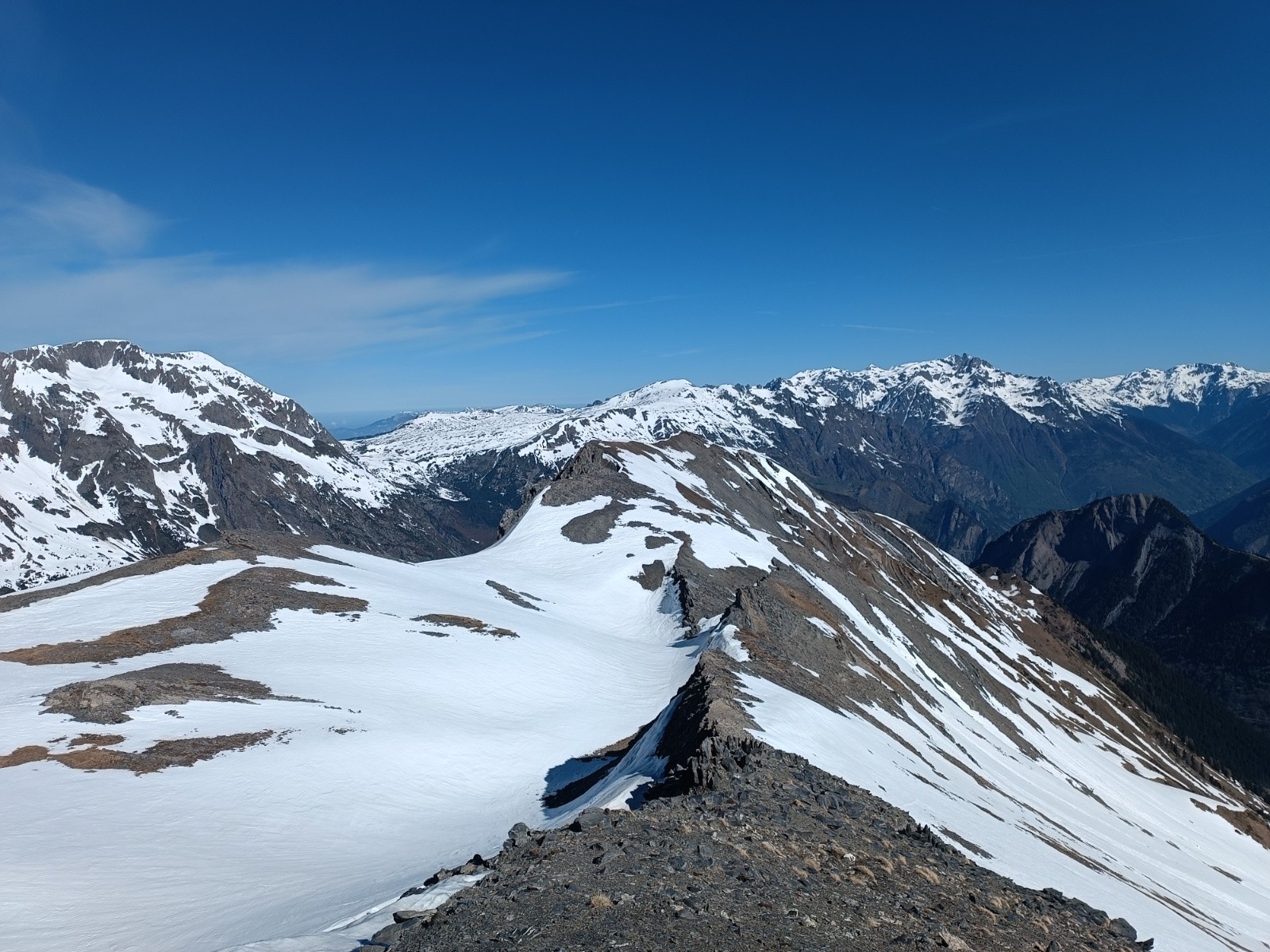 Le pierrier pour monter au petit renaud avec les pales en fond