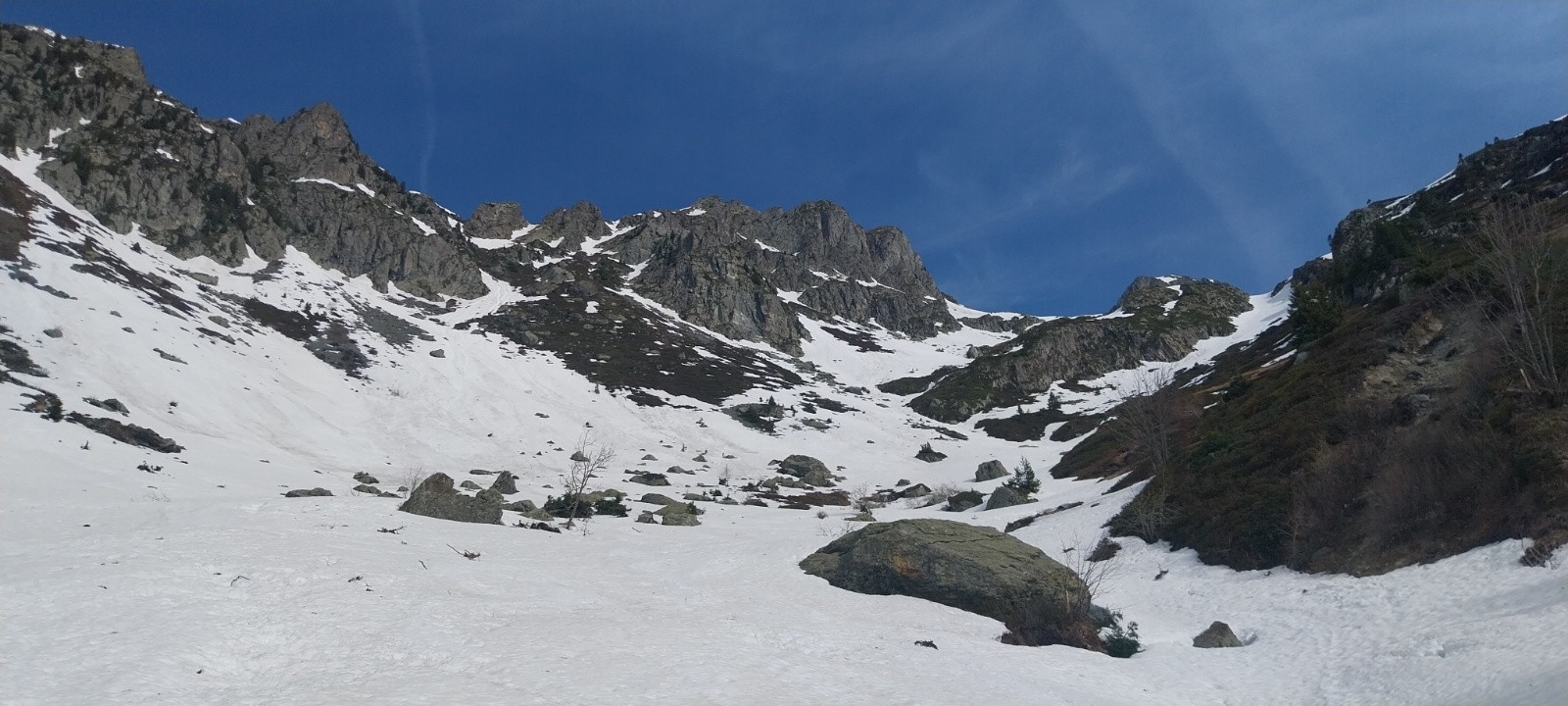 &nbsp;Sous les faces EST du Pin