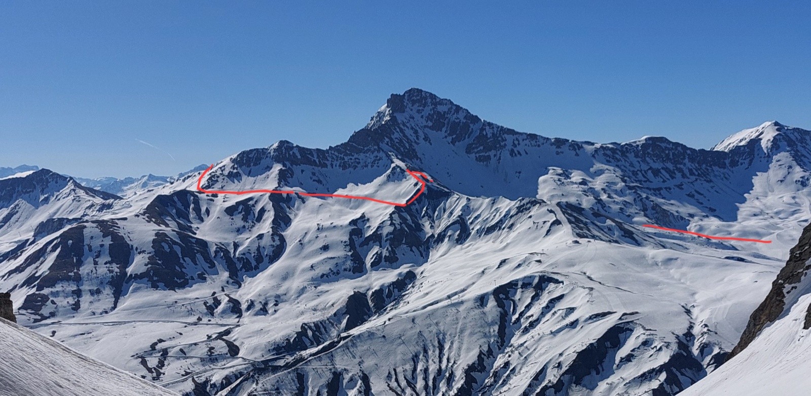 #1 Retour par le versant Nord et les pistes, vue depuis le col de Sarvatan la Veille Retour par le versant Nord et les pistes, vue depuis le col de Sarvatan la Veille